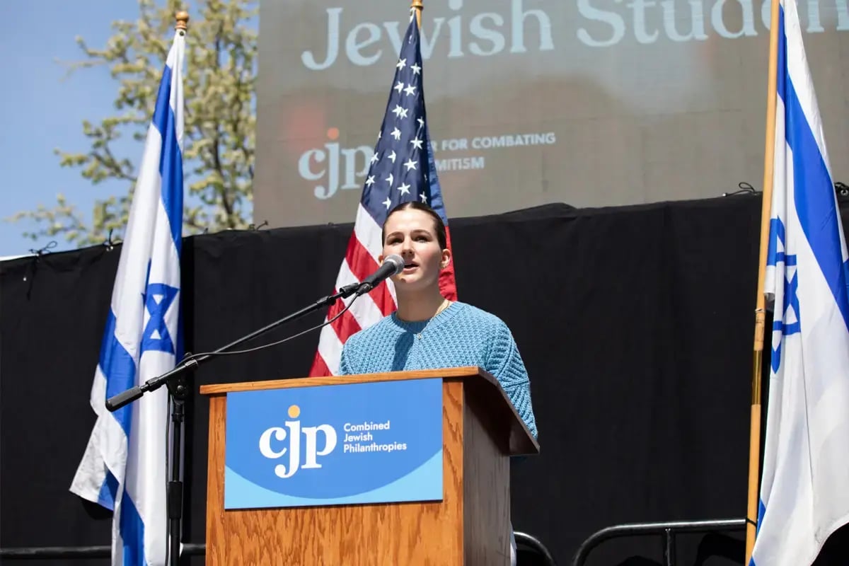 Julia Freedman, a student at Boston College, speaks at CJP’s Stand up for Jewish Students rally in April 2024 (Photo- Collin Howell)